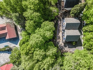 Aerial view - Seconds from Helen Main St! Hot Tub - 4 bedrms - Sleeps 9 (Helen)