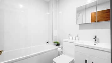 Dusche, Haartrockner, Shampoo
