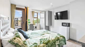 1 dormitorio, tabla de planchar con plancha, wifi y ropa de cama
