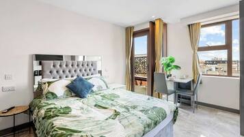 1 dormitorio, tabla de planchar con plancha, wifi y ropa de cama