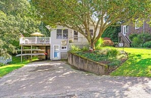 Exterior - Serene 3-bedroom Harbour Island house with water views and AC in Narragansett (Narragansett)