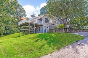 Exterior - Serene 3-bedroom Harbour Island house with water views and AC in Narragansett (Narragansett)
