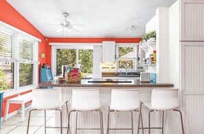 Fridge, microwave, oven, stovetop - Serene 3-bedroom Harbour Island house with water views and AC in Narragansett (Narragansett)