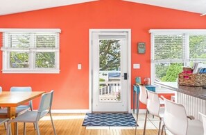 Dining - Serene 3-bedroom Harbour Island house with water views and AC in Narragansett (Narragansett)