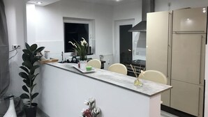 Comfort Apartment, Balcony, Garden View | Private kitchen - Aparts House Essen (Essen)