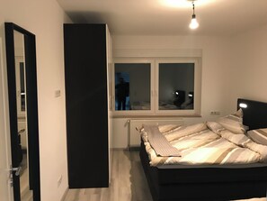 Comfort Apartment, Balcony, Garden View | Blackout drapes, iron/ironing board, free WiFi - Aparts House Essen (Essen)