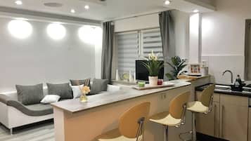 Comfort Apartment, Balcony, Garden View | Interior