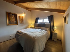 4 soverom, strykejern/-brett, wi-fi og sengetøy