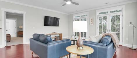 House (6 Bedrooms) | Interior