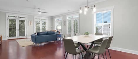 House (6 Bedrooms) | Interior