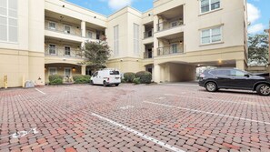 Interior - Walkable Historic District Stay 2 Units, Sleeps 14 The Juliette by Avantstay (Savannah)