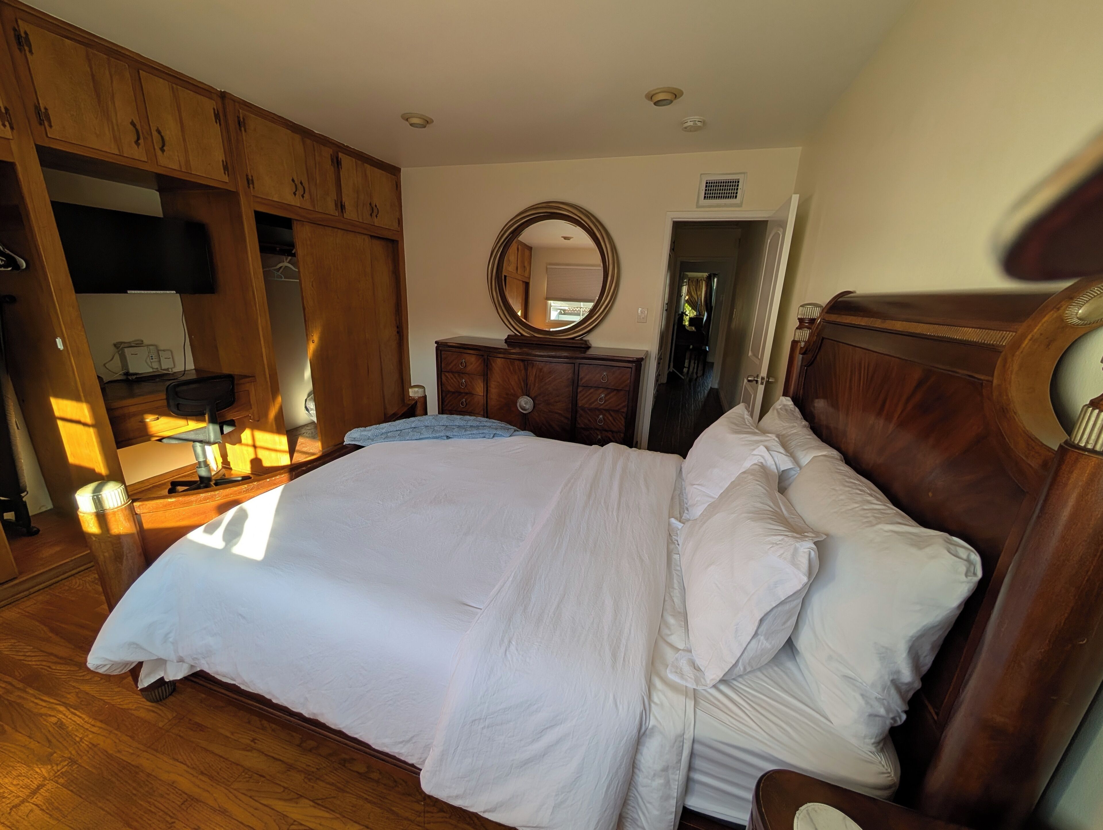 3 bedrooms, iron/ironing board, WiFi, bed sheets