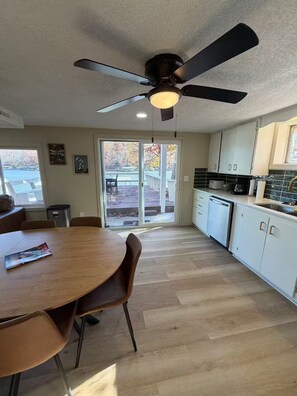 Private kitchen - Lakefront Getaway 4BR, Private Dock (Stover)
