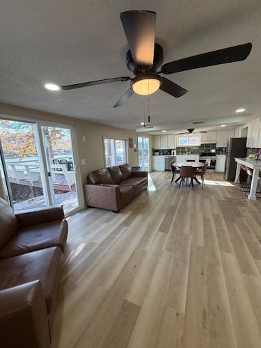 Lakefront Getaway 4BR, Private Dock