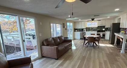 Lakefront Getaway 4BR, Private Dock