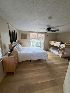 4 bedrooms, internet, bed sheets - Lakefront Getaway 4BR, Private Dock (Stover)