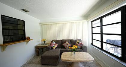 Pool Home Near Warm Mineral Springs& Beaches