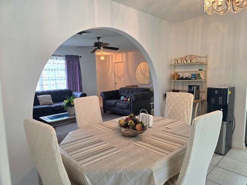 Pool Home Near Warm Mineral Springs& Beaches