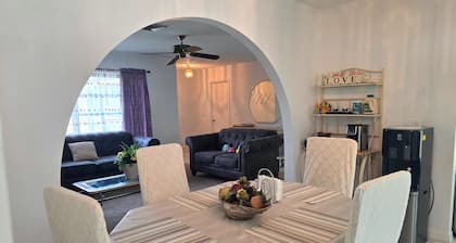 Pool Home Near Warm Mineral Springs& Beaches