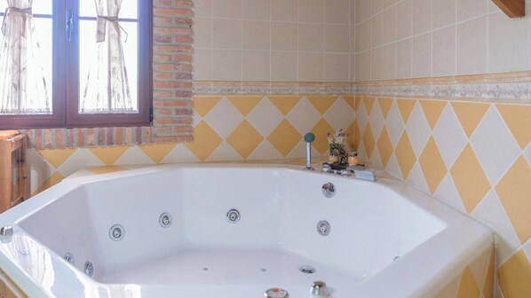 Douche, sèche-cheveux, serviettes fournies