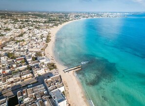Una spiaggia nelle vicinanze
