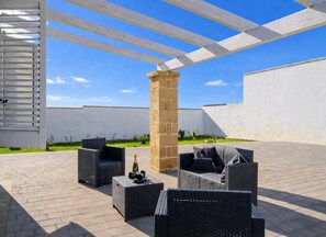 Terrace/patio - Villa Corte Delle Spiagge with Private Garden, Wi-Fi, and Air Conditioning (Porto Cesareo)