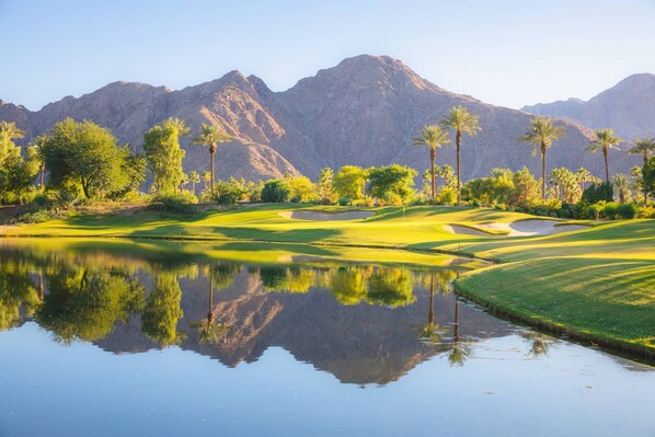 Golf - NEW LISTING! Free golf cart, pvt gated golf resort. Beautiful home comm pool, Indian Palms #051797 (Indio)