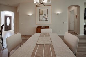 Dining - NEW LISTING! Free golf cart, pvt gated golf resort. Beautiful home comm pool, Indian Palms #051797 (Indio)