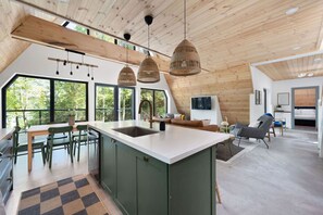 TV, stereo - Sauna + Hot Tub + Lake, Off-Grid A‑Frame Retreat (Gravenhurst)