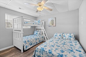 WiFi, bed sheets, wheelchair access - Sol (Down Stairs Only) (North Myrtle Beach)