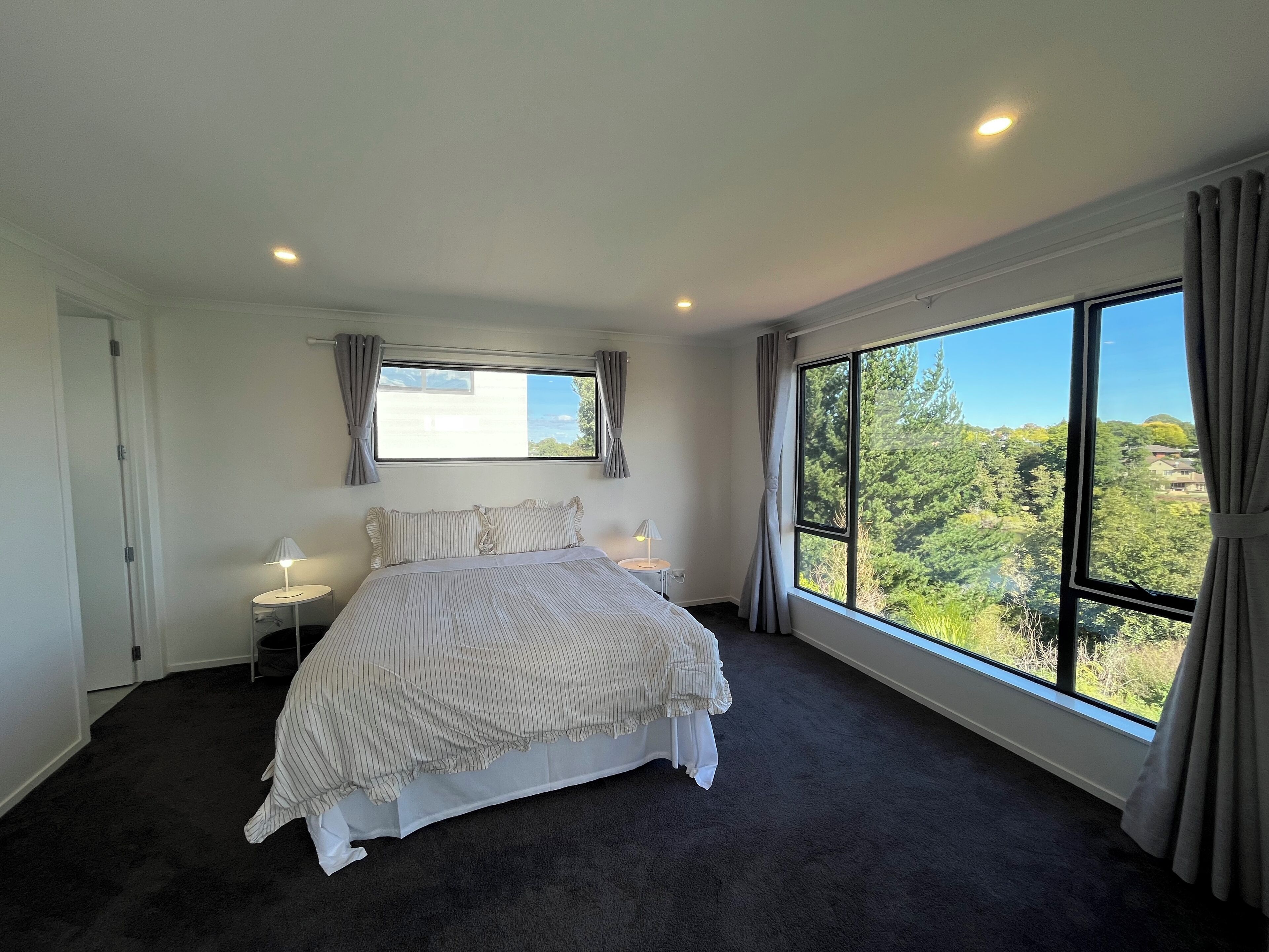 4 habitaciones, tabla de planchar con plancha, wifi y ropa de cama 