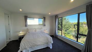 4 habitaciones, tabla de planchar con plancha, wifi y ropa de cama