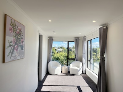 Riverview Sunset Getaway - 4 bedroom 2.5 bathroom and stunning view