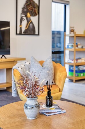 Interior - Riverview Sunset Getaway - 4 bedroom 2.5 bathroom and stunning view (Hamilton)