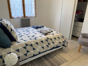 3 bedrooms, iron/ironing board, WiFi, bed sheets - Gite 3* les Gourlines with swimming pool, veranda, garage - near Moulins and Le PAL (Avermes)