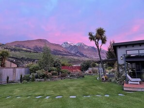Property grounds - Bee Wild Garden Sanctuary - Private Oasis - Entire home in Glenorchy, NZ (Glenorchy)