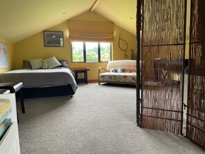 Iron/ironing board, free WiFi, bed sheets