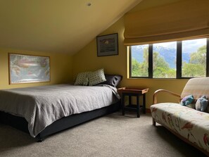 Iron/ironing board, free WiFi, bed sheets - Bee Wild Garden Sanctuary - Private Oasis - Entire home in Glenorchy, NZ (Glenorchy)