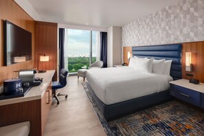 Habitación Deluxe, 1 cama King size, vista a la ciudad | Sábanas de algodón egipcio y ropa de cama de alta calidad 