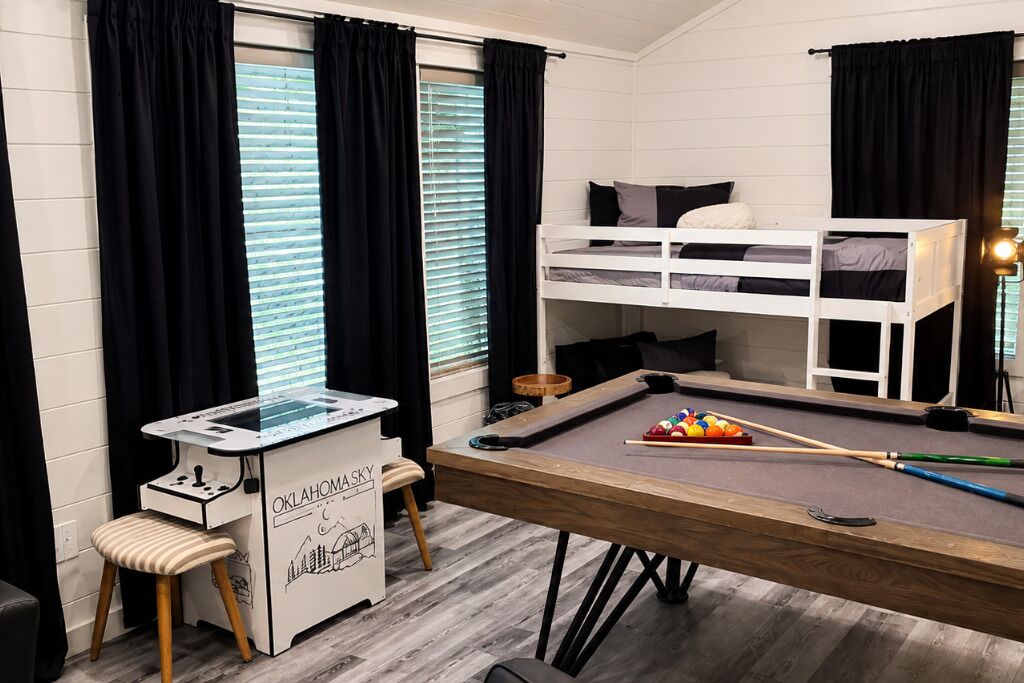2 bedrooms, desk, iron/ironing board, WiFi (free)