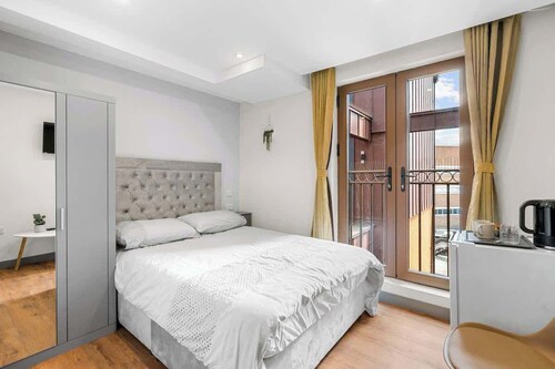 Stylish Ensuite Double Room Near Ilford Station