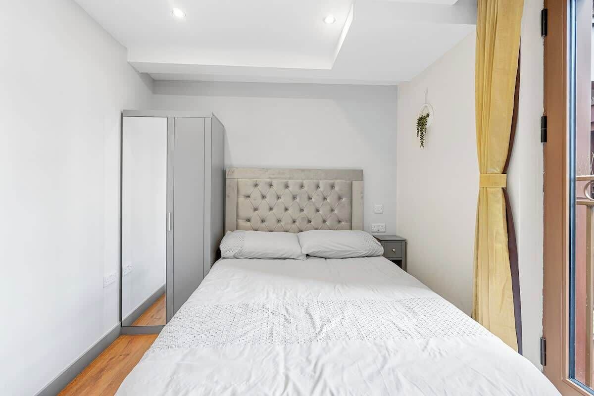 1 habitación, tabla de planchar con plancha, wifi y ropa de cama 