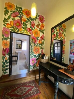 In-room safe, desk, laptop workspace, soundproofing - Casona Dorada Hotel (Cusco)