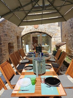Outdoor dining - Gîtes de France® - Le 111 (MARTEL)