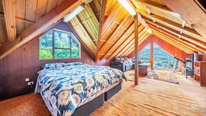 4 bedrooms, iron/ironing board, free WiFi, bed sheets - Eclectic 70s Mansion (Wellington)