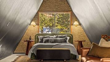 5 chambres, bureau, fer et planche à repasser, lit de bébé portatif