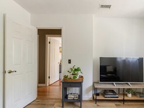 Interior - Fully private cheerful 475 square foot studio with central AC/Heating (Camarillo)