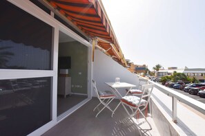 Outdoor dining - Book Jet - Casa Adam (Morro Jable)