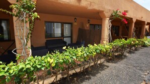 Terrace/patio - Book Jet OASIS DUNAS Suite -apartments (Corralejo)