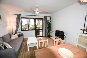 TV - Book Jet OASIS DUNAS Suite -apartments (Corralejo)